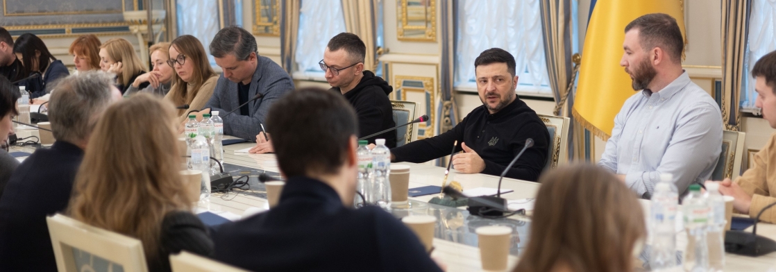 «Якщо росіяни залишать собі ЗАЕС, вона не буде працювати». Про що президент розказав журналістам на (не зовсім) закритій зустрічі