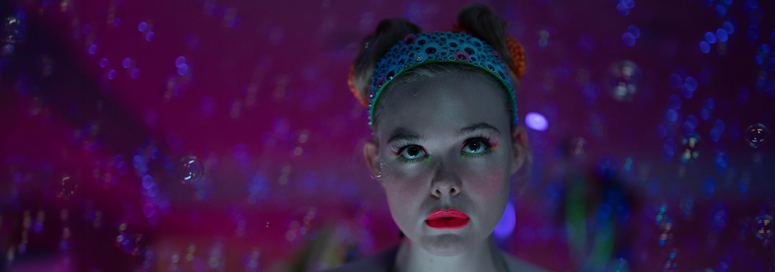 Що подивитися у вихідні. Драмеді з Ель Феннінг, комедія від Адама Сендлера та документалка про горил з Девідом Аттенборо і несподівано насиченим сюжетом