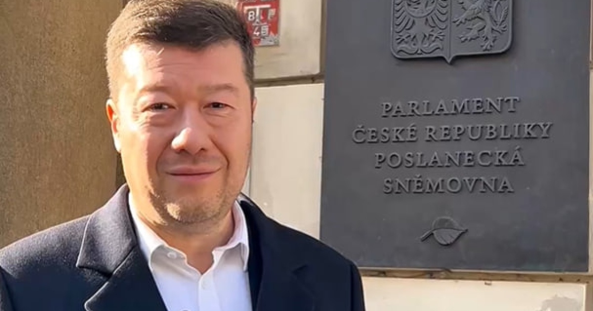 The new speaker of the Czechia Tomio Okamura ordered the removal of the Ukrainian flag from the building. Czech politicians hung their own