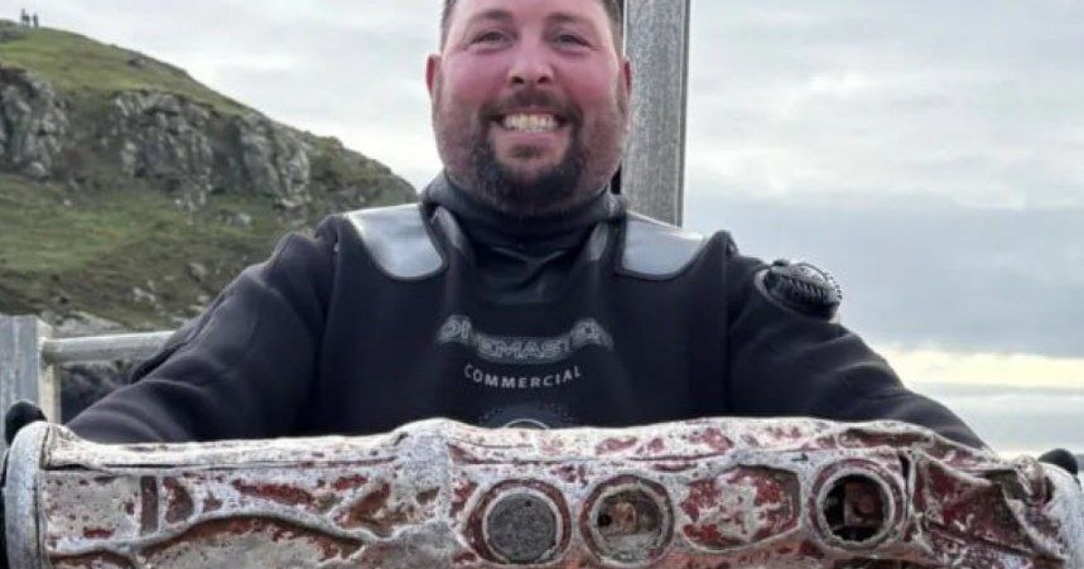 British divers found Russian spy device while searching for debris at sea