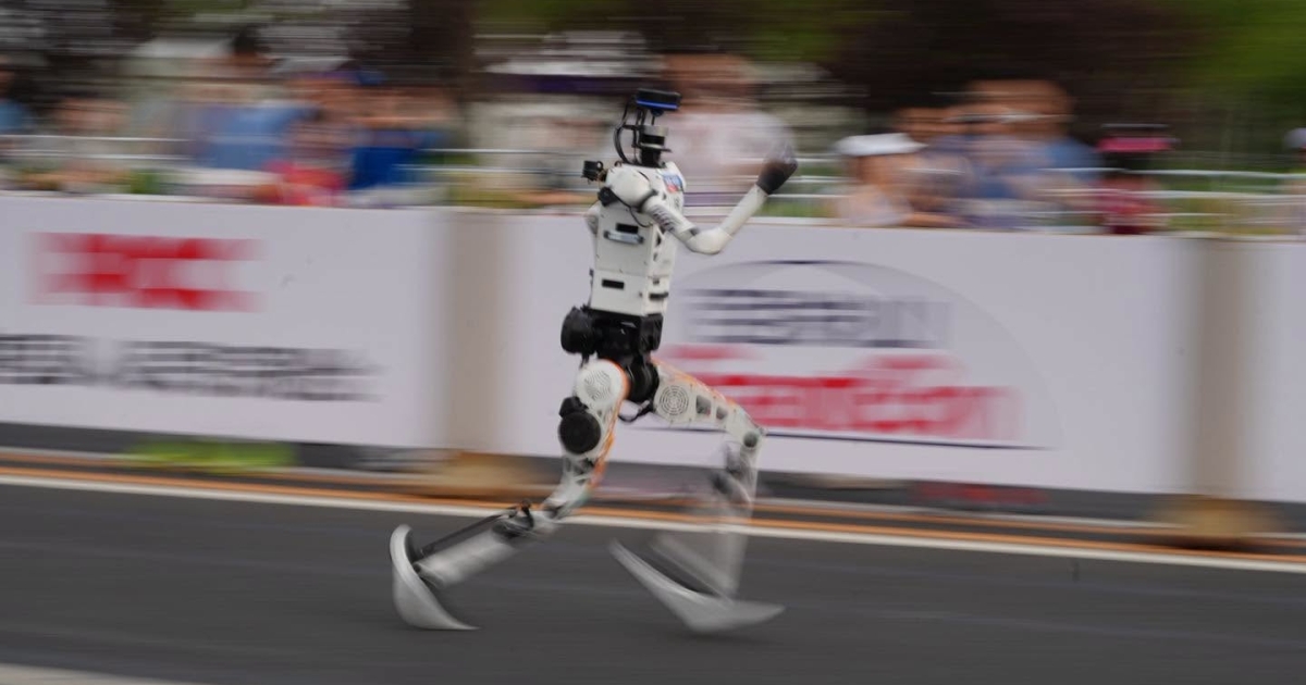 В Пекіні на півмарафоні роботи бігли з людьми і встановили світовий рекорд