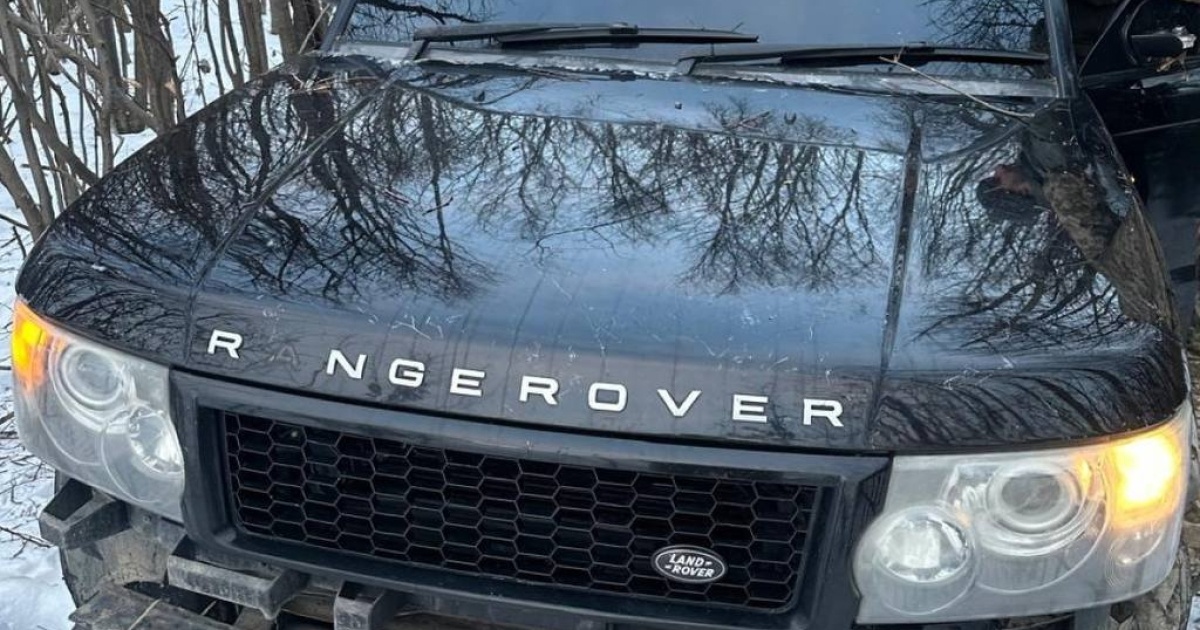 In Bukovyna, a Range Rover driver ran over a border guard while trying to take 6 people to Romania