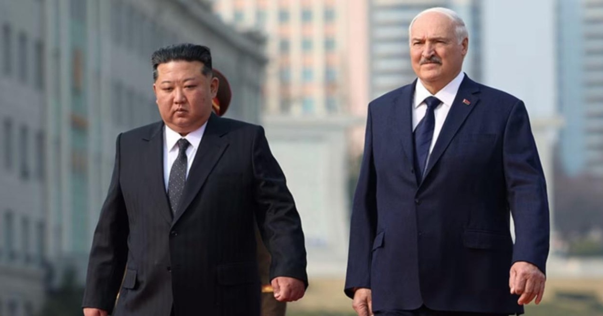 Lukashenko visited the DPRK for the first time, signed an agreement with Kim Jong Un and gave him a machine gun