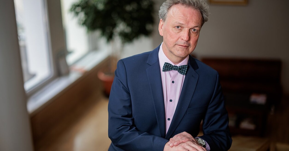 The head of the Lithuanian Ministry of Health sends his deputy to work in Ukraine because he could not say whose Crimea is