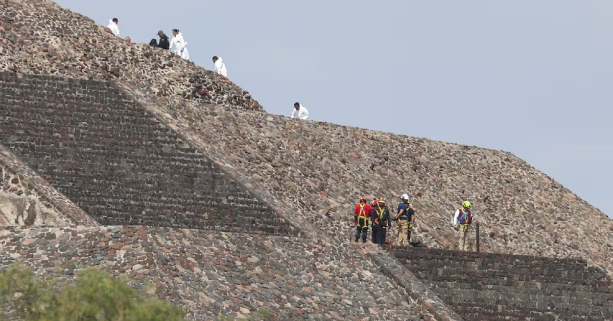 In Mexico, a man opened fire on a crowd of tourists from the top of the Pyramid of the Moon — there are dead and injured
