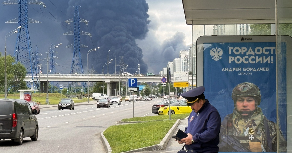 Bloomberg: Ukrainian attacks push Russian oil refining volumes to lowest level since 2005