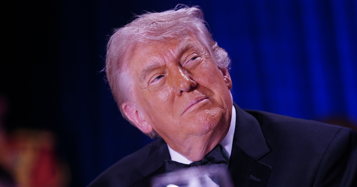 Трамп заявив що відкладає заплановані на завтра атаки по Ірану
