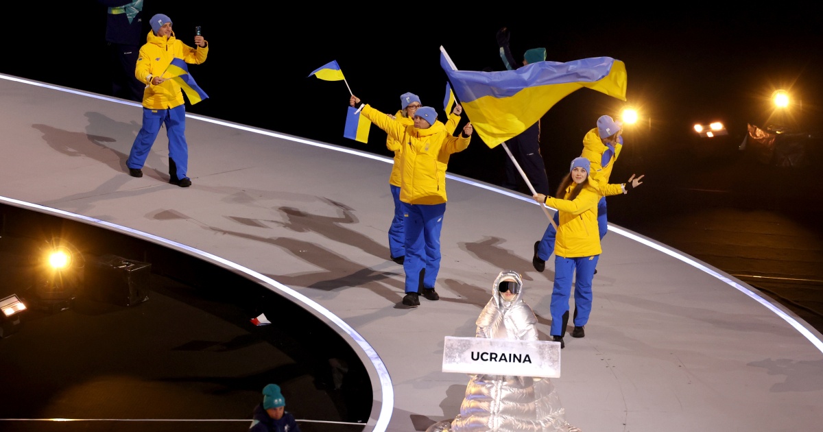 Ukraine demands IOC conduct internal investigation into why Russian woman carried Ukraineʼs sign at Olympics opening