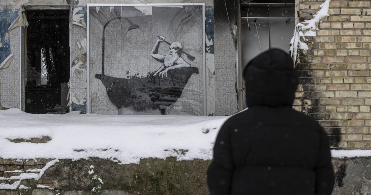 Reuters has learned the new name of the artist Banksy, under which he entered Ukraine in 2022. His current name is David Jones