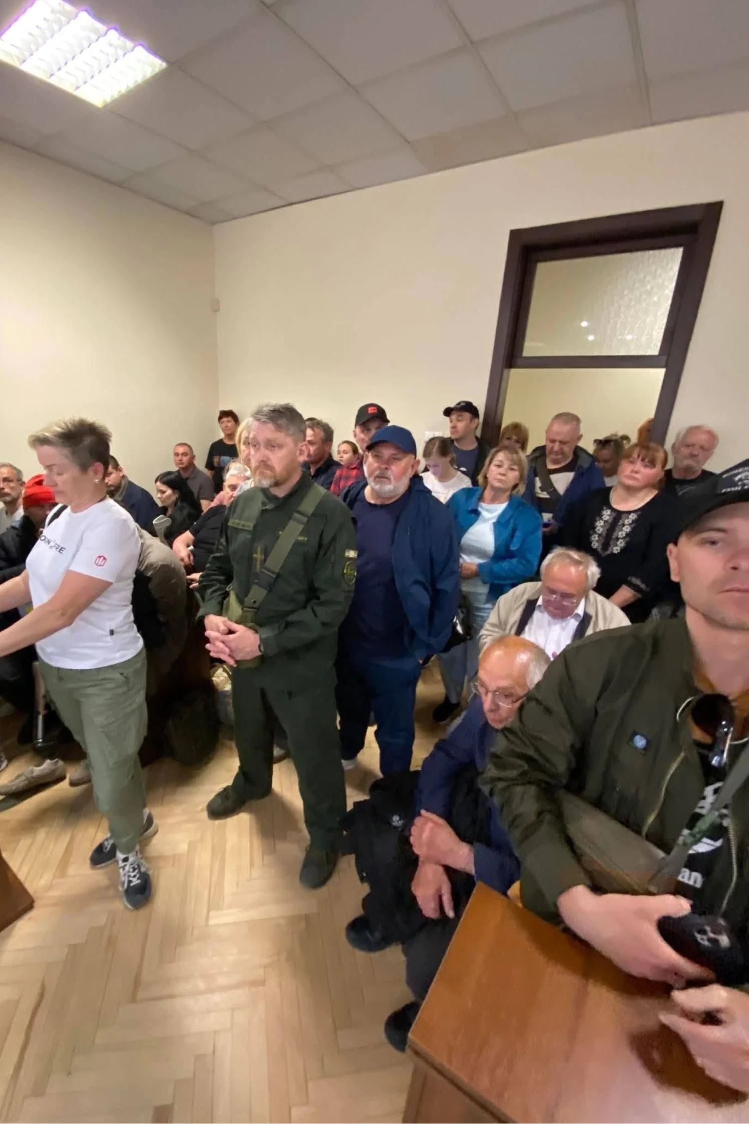 Підтримати Руслана Пуптаєва до суду прийшли десятки людей.