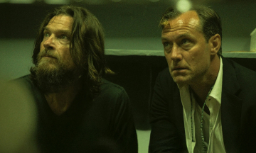 Що подивитися у вихідні. Трилер з Джудом Лоу і Джейсоном Бейтманом, серіали від творців «Паперового будинку» і «Ріка та Морті», продовження «Ранкового шоу», «Покоління V» і «Короля Талси» зі Сталлоне