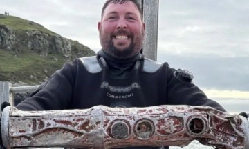 British divers found Russian spy device while searching for debris at sea