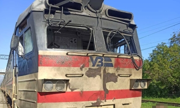Russians destroyed 46 passenger cars of “Ukrzaliznytsia”. The company warned of a difficult summer season