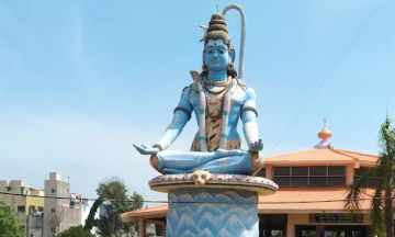 Due to the war in the Middle East, crematoriums in India are forced to switch to wood — there is not enough gas