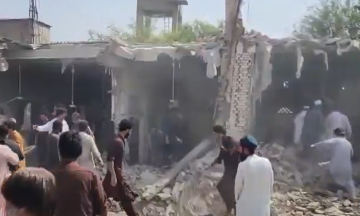 A terrorist attack occurred near a police station in Pakistan. 31 people were killed, more than 100 were injured