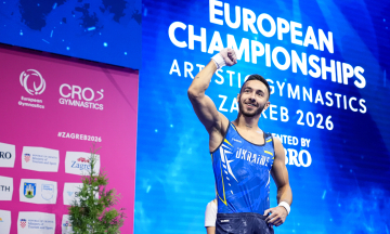 Гімнаст Назар Чепурний виграв золото Європи та заявив, що сам оплатив підготовку до змагань, — і не може дякувати ні Мінмолодьспорту, ні Федерації гімнастики. Ми поговорили з усіма сторонами