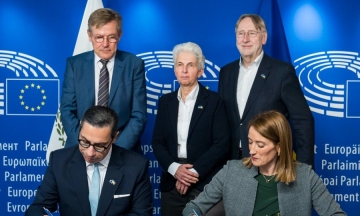 European Parliament President signs €90 billion loan for Ukraine. Orban promises to block final decision