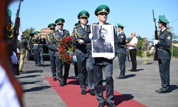Прах голови ОУН Коновальця вже в Україні — його зустріли з державними та військовими почестями