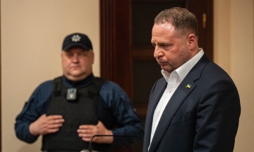 Андрій Єрмак у суді. Його підозрюють у відмиванні коштів, говорять про вплив на СБУ і кадрові рішення за феншуй — повна (на зараз) антологія обвинувачень і питання до слідства