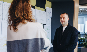 Чотири роки політики казали, що дороги не на часі. Тепер на часі, але вже пізно. Що із цим робити? Інтервʼю з керівником «Автостради» Максимом Шкілем, який каже, що проблема не в дорогах, а в дурнях