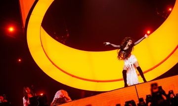 Jerry Heil пройшла шлях від домашніх ютуб-каверів до аншлагу в столичному Палаці спорту. Далі велика міжнародна кар’єра — пояснює музичний оглядач Ігор Панасов