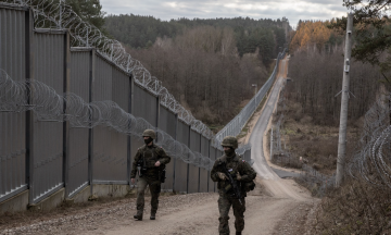 У Польщі розповіли, коли добудують протидронові укріплення на кордоні. Їх зводять через загрозу з боку РФ