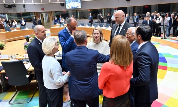Сьогодні у Брюсселі збираються лідери 27 європейських країн: вони будуть скорочувати видатки та обговорювати допомогу Україні (але без нових кредитів). «Бабель» слідкує з місця подій