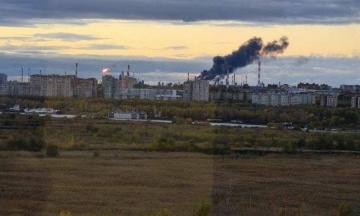 Russiaʼs largest oil refinery burns after drone attack. Itʼs more than 2 500 km from Ukraine