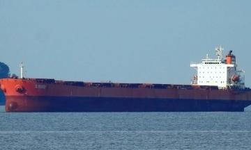 У Швеції затримали балкер, який ішов з Росії. Він скидав вугілля в море