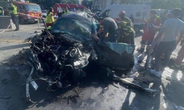 У Києві Mercedes вилетів на пішохідну зону: загинули четверо людей, серед них — дитина (оновлено)