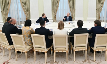 У Росії триває великий переділ власності. Щось схоже робили більшовики. Путін так само незаконно забирає чуже майно, щоб фінансувати режим і війну. Як і тоді, лояльними до диктатора бути недостатньо