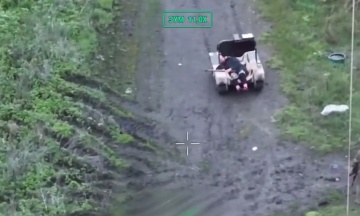 Ukrainian military evacuated a 77-year-old woman from the gray zone using a ground robot with the inscription “Granny, get in”