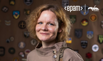 «Тут чорна прірва, а тут магічне світло. Ми балансуємо між цим». Розмова з директоркою фонду «Лелека-Україна» Іриною Гук про сенс життя під час війни