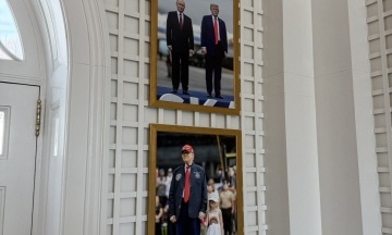 У Білому домі зʼявилося фото Трампа разом з Путіним на Алясці