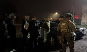 ДБР затримало п’ятьох працівників ТЦК на Буковині. Їх підозрюють у катуванні мобілізованих і хабарництві