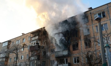 Росіяни вдарили дроном по багатоповерхівці в Харкові, є постраждалі