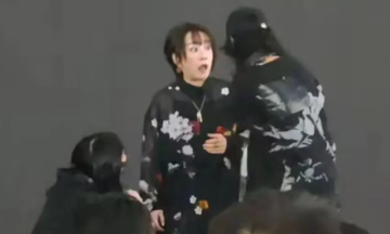 A Japanese singerʼs concert in China was stopped in the middle of a song — the reason was the crisis in Japanese-Chinese relations