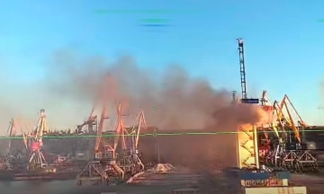 Після українських атак росіяни більше не можуть використовувати порт Маріуполя — той повністю без світла