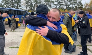 Обмін 270 українців, санкції проти виробників російської зброї та відновлення роботи Starlink. Головне за тиждень