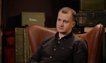 Фронт рухається до колапсу — каже керівник фонду «Повернись живим» Тарас Чмут (рік тому він казав, що «ми не виграємо»). Ось головні тези трьох останніх його інтерв’ю