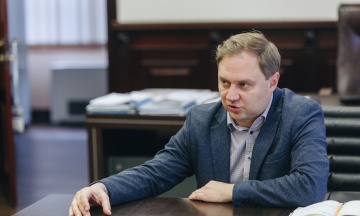 На ВККС, яка відбирає суддів, тиснуть правоохоронці, їй погрожують депутати та не дають спокою недоброчесні судді часів Януковича. Це спланована атака? Відповідає голова Комісії Андрій Пасічник