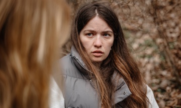 Третя штурмова опублікувала відео про матір, яка відпустила на фронт сімох синів. Після цього їхня рідна сестра розказала про зґвалтування і вбивство в родині. «Бабель» підняв історію 20-річної давнини