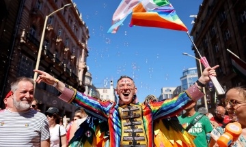 Orbanʼs government banned LGBT pride in Budapest — hundreds of thousands of people took to the streets