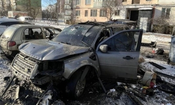 A car exploded in Kyiv, injuring a soldier. Law enforcement officers are investigating the terrorist attack