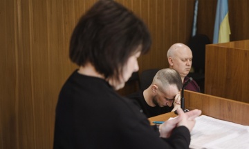 «Він убив не лише мою дитину, а й мене, чоловіка, молодших дітей». Колишній поліцейський, який збив дитину на переході, мобілізувався. Деталі справи, яку поставили на паузу