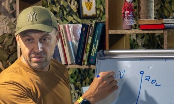 Founder of “Dovbushʼs Hornets” is discharged from the army due to transfer. He says that this is how he is punished for supporting “Vyriy” and Fedorov