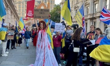 У Лондоні пройшли протести через виступ російської оперної співачки