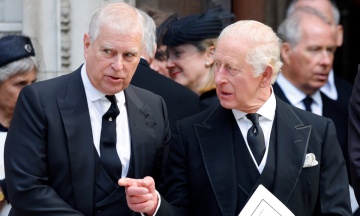 «Закон має взяти гору». Король Британії Чарльз III прокоментував затримання свого брата — колишнього принца Ендрю