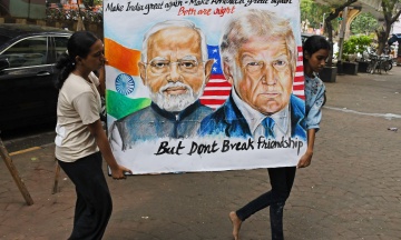 The US allows India to buy Russian oil for another 30 days