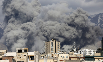 Три дні триває нова війна на Близькому Сході. Від неї постраждав Захід? Що вона означає для України? Максимально коротко